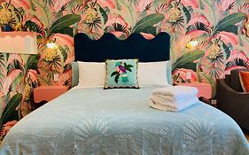 Manly Vibes - Fabulous Design With Gym, Sauna, Streaming, Right Opposite Wharf & Beach